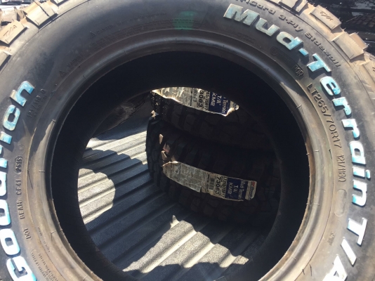 BF Goodrich Mud-Terrain KM2 ขนาด 265 70 ขอบ17