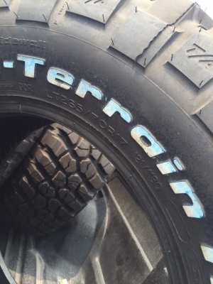 BF Goodrich Mud-Terrain KM2 ขนาด 265 70 ขอบ17