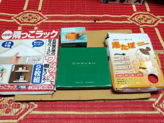 4 อย่าง 300 บ. ส่งฟรี083-2000058  LINE ID: line832923 - กล่องแปรงปัดและดูดเศษต่างๆที่ติดบนเสื้อผ้า(ใช้ถ่าน 2 ก้อน) - กระเป๋าน้ำร้อนไฟฟ้าแบบถอดขั้วปลั๊กออกได้ขณะใช้งาน ร้อนเร็ว เสียบไฟ 100 - 220V. ได้ - CARVEN (ฝรังเศษ)ชุดแผ่นกระเป๋าพับเก็บของเล็กๆน้อยสวยๆ