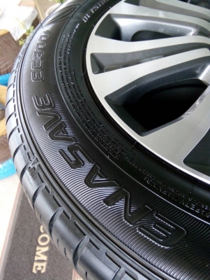 ล้อแม็กฟรีด ขอบ15 4รู100 พร้อมยางดันล็อป EC300+ 185/65R15 ปี15 ล้อแม็กฟรีด ขอบ15 4รู100 พร้อมยางดันล็อป EC300+ 185/65R15 ปี15