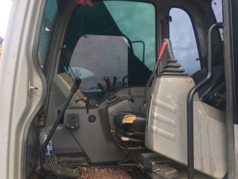 ขายKobelco sk200m6Yn10ซุปเปอร์สภาพพร้อมใช้ ติดต่อคุณอ๊อฟพิจิตร086-737-9991