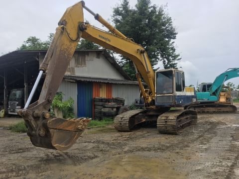 ขายKomatsu Pc200-5ซี่เรียลสูงตัวเดินจีบสภาพสวยพร้อมใช้ติดต่อคุณอ๊อฟ พิจิตร 086-737-9991