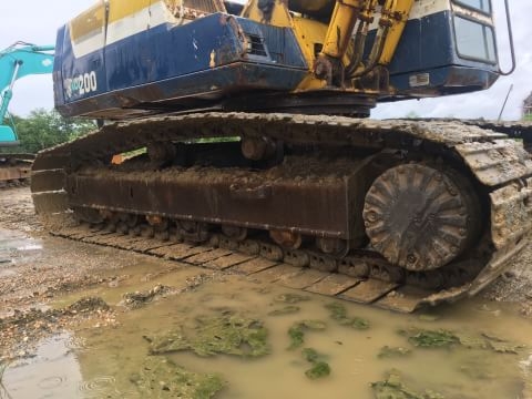ขายKomatsu Pc200-5ซี่เรียลสูงตัวเดินจีบสภาพสวยพร้อมใช้ติดต่อคุณอ๊อฟ พิจิตร 086-737-9991