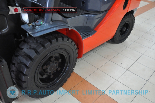 ขายรถโฟล์คลิฟท์มือสอง TOYOTA รุ่น 8FD30-11295 นำเข้าจากประเทศญี่ปุ่น 100\% ไม่เคยใช้งานในไทย