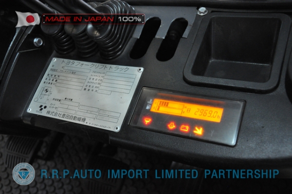 ขายรถโฟล์คลิฟท์มือสอง TOYOTA รุ่น 8FD30-11295 นำเข้าจากประเทศญี่ปุ่น 100\% ไม่เคยใช้งานในไทย