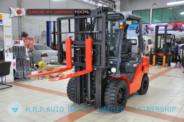 ขายรถโฟล์คลิฟท์มือสอง TOYOTA รุ่น 8FD30-11295 นำเข้าจากประเทศญี่ปุ่น 100\% ไม่เคยใช้งานในไทย