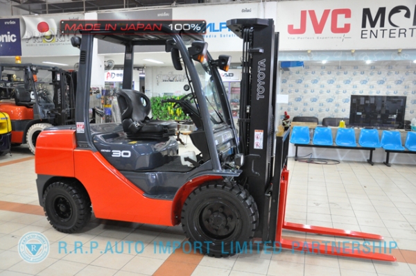 ขายรถโฟล์คลิฟท์มือสอง TOYOTA รุ่น 8FD30-11295 นำเข้าจากประเทศญี่ปุ่น 100\% ไม่เคยใช้งานในไทย