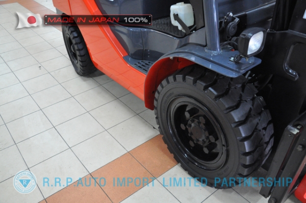 ขายรถโฟล์คลิฟท์มือสอง TOYOTA รุ่น 8FD30-11295 นำเข้าจากประเทศญี่ปุ่น 100\% ไม่เคยใช้งานในไทย