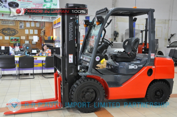 ขายรถโฟล์คลิฟท์มือสอง TOYOTA รุ่น 8FD30-11295 นำเข้าจากประเทศญี่ปุ่น 100\% ไม่เคยใช้งานในไทย