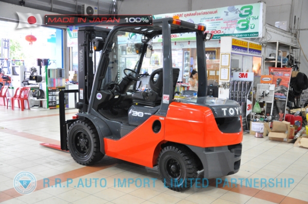 ขายรถโฟล์คลิฟท์มือสอง TOYOTA รุ่น 8FD30-11295 นำเข้าจากประเทศญี่ปุ่น 100\% ไม่เคยใช้งานในไทย