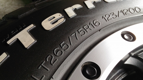 Yashiyoda 16x9 + BF KM2 265/75/16 ปี 14 Yashiyoda 16x9 + BF KM2 265/75/16 ปี 14