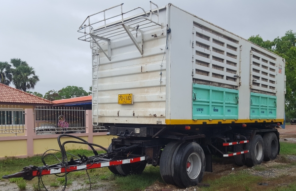 ขาย ลูกพ่วงสามมิตรสามเพลาดั้ม ปี 55 สูง 2.20 เมตร กว้าง  2.40 เมตรยาว 6.80 เมตร สภาพสวย พร้อมใช้งาน เอกสารพร้อมโอน สนใจติดต่อเรา ดำสุโขทัย โทร 081-7855503 , 089-7087998 หรือเยี่ยมชมเว็ปไซได้ที่ www.dum-sukhothai.com เรายินดีให้บริการค่ะ