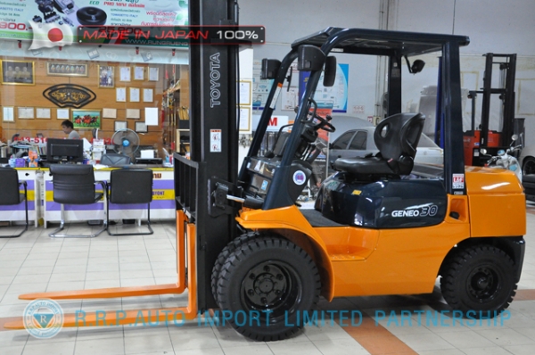 ขายรถโฟล์คลิฟท์มือสอง TOYOTA รุ่น TOYOTA รุ่น 7FD30-18007 นำเข้าจากประเทศญี่ปุ่น 100\% ไม่เคยใช้งานในไทย