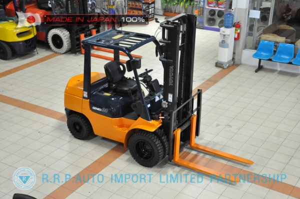 ขายรถโฟล์คลิฟท์มือสอง TOYOTA รุ่น TOYOTA รุ่น 7FD30-18007 นำเข้าจากประเทศญี่ปุ่น 100\% ไม่เคยใช้งานในไทย