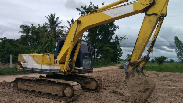 ขายรถขุดแบ็คโฮ KOBELCO SK120 MARK 3 สภาพดี เอกสารเล่มทะเบียน 630,000บ. สนใจ 0835601591 หรือ 0903494058
