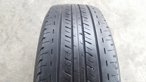 ขายยาง215/65/16 ปี 15 BRIDGESTONE R611  4 เส้น