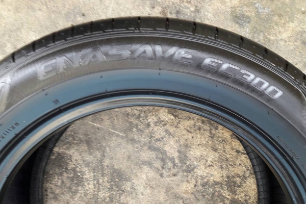 ยางDUNLOP รุ่น ENASAVE EC300. 205 55R16สัปดาห์ที่41ปี2016 ลงพื้นจริงปี2017 #สภาพสวยมากๆไร้ที่ติ ดอกเยอะมากๆ97\%น้องๆป้ายแดงคุ้มจริงไม่แพง
