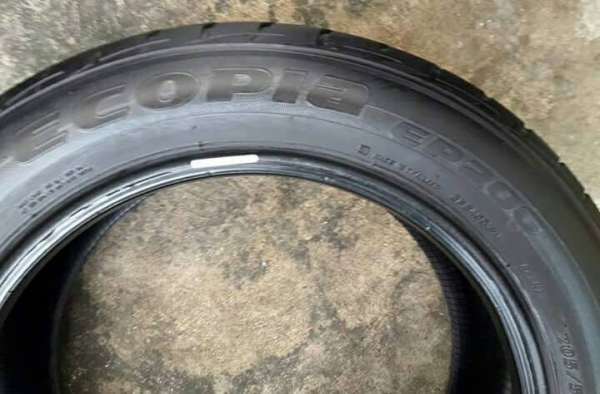 ยางBRIDGESTONE รุ่น Ecopia EP200. 205 55R16 สัปดาห์ที่39ปี2015 #ลงพื้นปลายปี2015 สภาพสวยมากๆดอกเยอะคุ้มสุดๆใช้อีกยาวๆถูกมากๆ