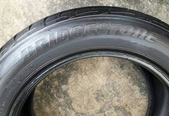 ยางBRIDGESTONE รุ่น Ecopia EP200. 205 55R16 สัปดาห์ที่39ปี2015 #ลงพื้นปลายปี2015 สภาพสวยมากๆดอกเยอะคุ้มสุดๆใช้อีกยาวๆถูกมากๆ