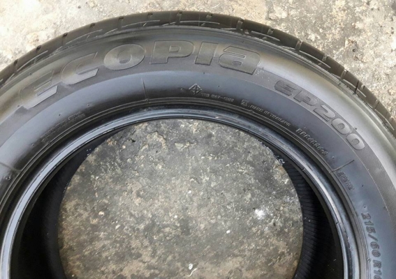 ยางBRIDGESTONE รุ่น Ecopia EP200. 215 60R16 ปี2016 สภาพสวยมากๆดอกเต็มๆคุ้มสุดๆใช้อีกยาวๆไม่แพง