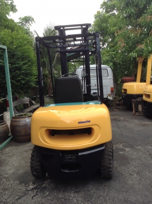 +++ ขายโฟล์คลิฟท์  KOMATSU FD25-14  ขนาด  2.5  ตัน  เครื่องยนต์ดีเซล  เสา  4  เมตร  เกียร์ธรรมดา  งา 1,070  มม.  ยางตันครับ