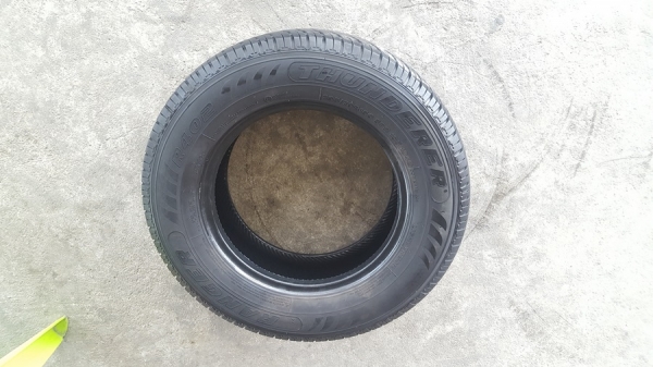 ขายยาง205/70/15 ปี 2716 THUNDERER R402  4 เส้น