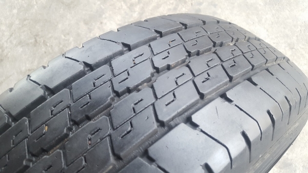 ขายยาง215/70/15 ปี 14/2+13/2เส้น DUNLOP  4 เส้น