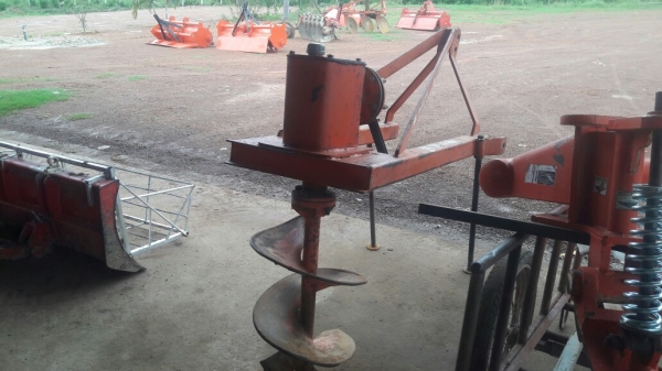 ขายครี่องเจาะหลุมติดรถไถรุ่น45ถึง50แรง