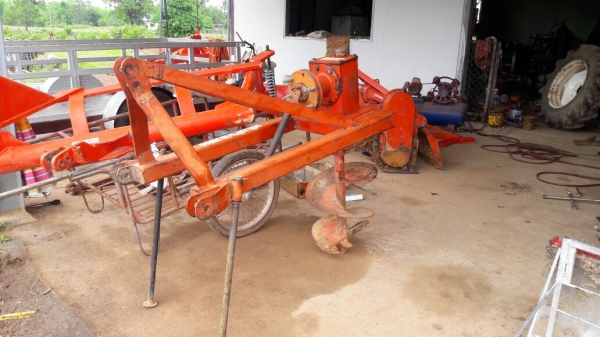 ขายครี่องเจาะหลุมติดรถไถรุ่น45ถึง50แรง