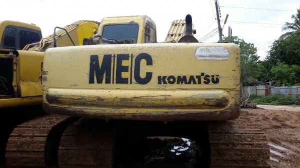 ขายคู่ komatsu pc200-6 ซีเรียลสูงเทียบเท่ารุ่น 7