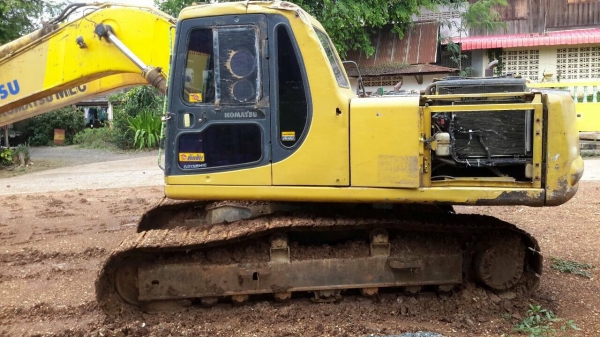 ขายคู่ komatsu pc200-6 ซีเรียลสูงเทียบเท่ารุ่น 7
