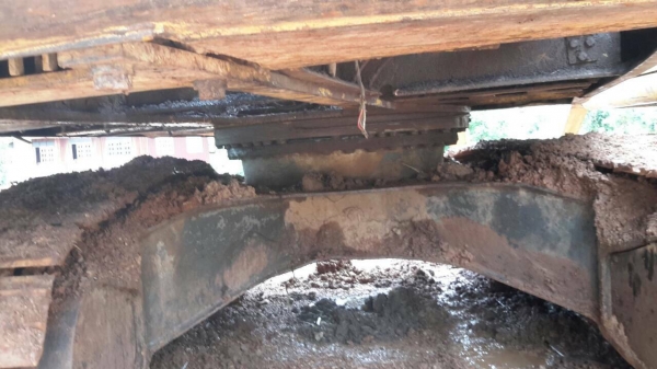 ขายคู่ komatsu pc200-6 ซีเรียลสูงเทียบเท่ารุ่น 7