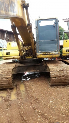 ขายคู่ komatsu pc200-6 ซีเรียลสูงเทียบเท่ารุ่น 7