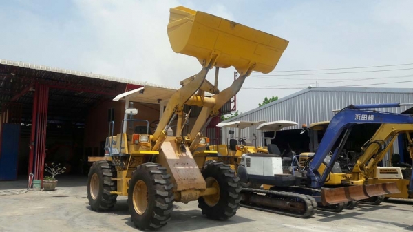 รถตัก Komatsu WA100-1 SN 3x,xxx เก่าญี่ปุ่นแท้ เพิ่งนำเข้ามา ไม่ผ่านการใช้งานในไทย
