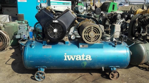 ** Sold ** ปั้มลมญี่ปุ่น Iwata 5 HP ถัง 120 ลิตร ไฟ 380V ลงตู้ญี่ปุ่นพร้อมใช้