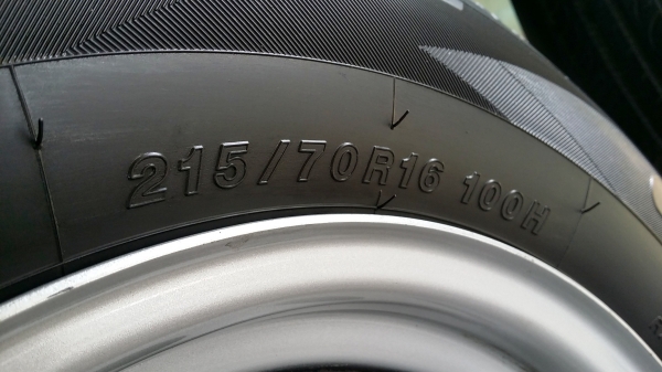ล้อกระทะขอบ16 6รู139.7 พร้อมยางโยโกฮาม่า 215/70R16 ปี15 จำนวนสองล้อ