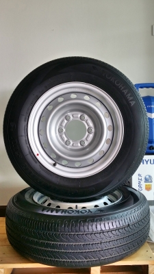 ล้อกระทะขอบ16 6รู139.7 พร้อมยางโยโกฮาม่า 215/70R16 ปี15 จำนวนสองล้อ