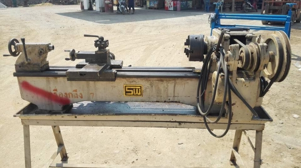 ** ไปอยู่เมืองจันครับ ** กลึงตั้งโต้ะใต้หวัน SHENWAI 3.5 ฟุต 3 เพลา สามจับ 6" กลึงเกลียวได้/ออโต้ได้ ราง 3 สันสึกยากทนแรงสะท้านได้ดี พร้อมใช้