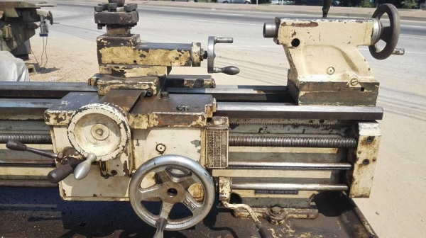 ** ไปอยู่เมืองจันครับ ** กลึงตั้งโต้ะใต้หวัน SHENWAI 3.5 ฟุต 3 เพลา สามจับ 6" กลึงเกลียวได้/ออโต้ได้ ราง 3 สันสึกยากทนแรงสะท้านได้ดี พร้อมใช้