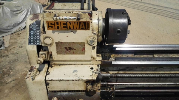 ** ไปอยู่เมืองจันครับ ** กลึงตั้งโต้ะใต้หวัน SHENWAI 3.5 ฟุต 3 เพลา สามจับ 6" กลึงเกลียวได้/ออโต้ได้ ราง 3 สันสึกยากทนแรงสะท้านได้ดี พร้อมใช้