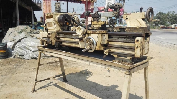 ** ไปอยู่เมืองจันครับ ** กลึงตั้งโต้ะใต้หวัน SHENWAI 3.5 ฟุต 3 เพลา สามจับ 6" กลึงเกลียวได้/ออโต้ได้ ราง 3 สันสึกยากทนแรงสะท้านได้ดี พร้อมใช้