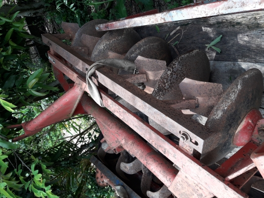 ผานหลังรถไถ