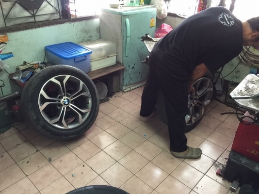 ยาง Continental 245 50 18 กลางปี16 ดอกเต็ม เนื้อนิ่มๆ ใช้ยาว ราคาไม่แพง