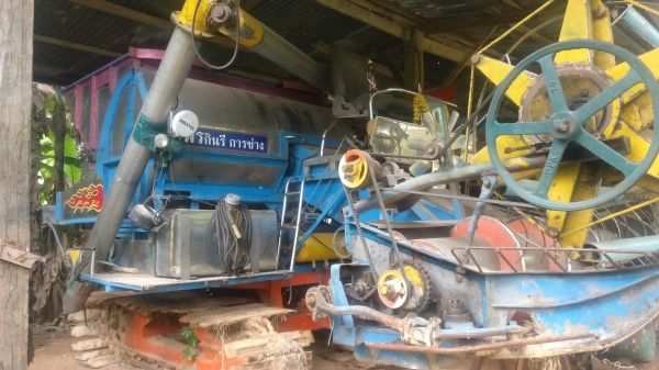 ขาย รถเกี่ยวข้าวพรกินรีการช่าง ขาย รถเกี่ยวข้าวพรกินรีการช่าง