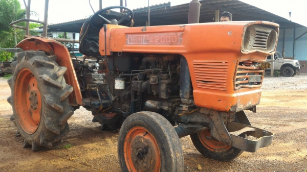 สามย่านแทรคเตอร์ ขายรถไถ KUBOTA L2000 พร้อมผานไถ4จาน   ราคา 42,000  มีรถขนส่งบริการ ร้านสามย่านแทรคเตอร์ อ.แกลง จ.ระยอง 0897489639,0818618678,0899347475 id line=0897489639 id line=0818618678 id line=0899347475 https://www.facebook.com/\%E0\%B8\%AA\%E0\%B8\%B2\%E