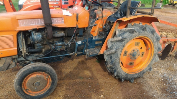 สามย่านแทรคเตอร์ ขายรถไถ KUBOTA L2000 พร้อมผานไถ4จาน   ราคา 42,000  มีรถขนส่งบริการ ร้านสามย่านแทรคเตอร์ อ.แกลง จ.ระยอง 0897489639,0818618678,0899347475 id line=0897489639 id line=0818618678 id line=0899347475 https://www.facebook.com/\%E0\%B8\%AA\%E0\%B8\%B2\%E