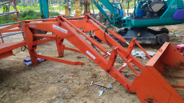 สามย่านแทรคเตอร์ ขายชุดตักใส่รถ KUBOTA L34,36 สภาพใหม่ ราคา 90,000  มีรถขนส่งบริการ ร้านสามย่านแทรคเตอร์ อ.แกลง จ.ระยอง 0897489639,0818618678,0899347475 id line=0897489639 id line=0818618678 id line=0899347475 https://www.facebook.com/\%E0\%B8\%AA\%E0\%B8\%B2\%E