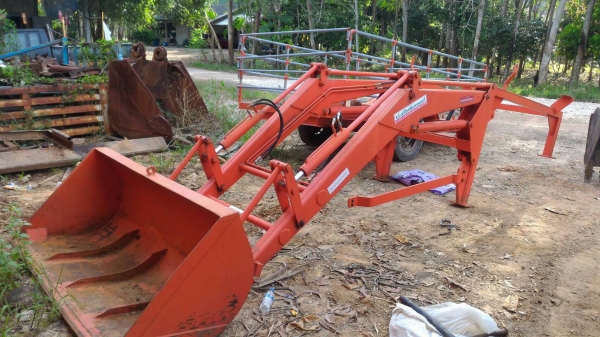 สามย่านแทรคเตอร์ ขายชุดตักใส่รถ KUBOTA L34,36 สภาพใหม่ ราคา 90,000  มีรถขนส่งบริการ ร้านสามย่านแทรคเตอร์ อ.แกลง จ.ระยอง 0897489639,0818618678,0899347475 id line=0897489639 id line=0818618678 id line=0899347475 https://www.facebook.com/\%E0\%B8\%AA\%E0\%B8\%B2\%E