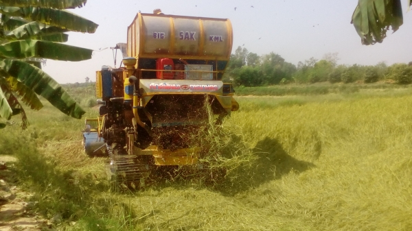 ขายรถเกี่ยวข้าวพร้อมเทรนเลอร์