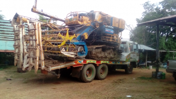 ขายรถเกี่ยวข้าวพร้อมเทรนเลอร์